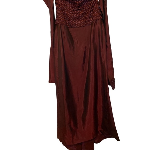 Helen Morley Maroon Iridescent Embroidered Strapless Maxi Gown with Sash Size 6 - Picture 7 of 11